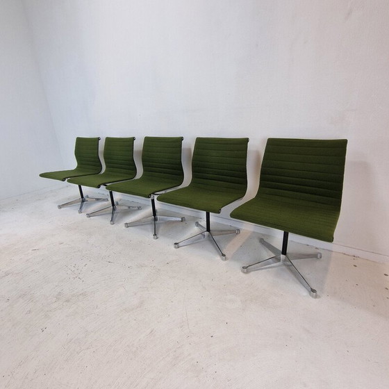 Image 1 of Set van 5 vintage Ea 105 stoelen van Charles en Ray Eames voor Herman Miller, 1970