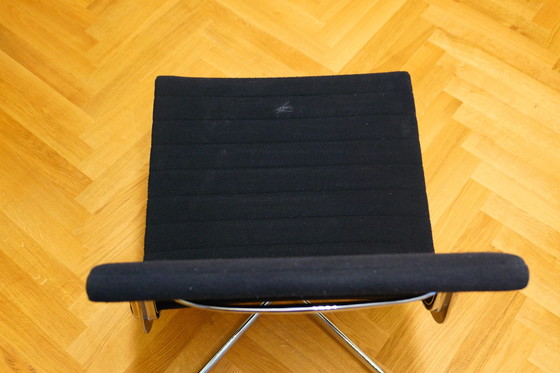 Image 1 of Vitra Ea 101 Aluminium Stoel | Bekleding van hopack, kleur Nero | Verchroomd 4-sterren onderstel