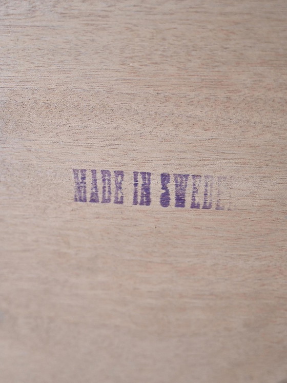 Image 1 of Vintage teakhouten nachtkastje met gouden metalen handvat - Mid Century Scandinavisch nachtkastje