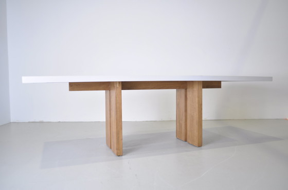 Image 1 of Design eettafel met houten onderstel