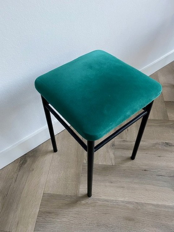 Image 1 of Vintage / Retro Kruk Met Turquoise Groen Verlours Bekleding