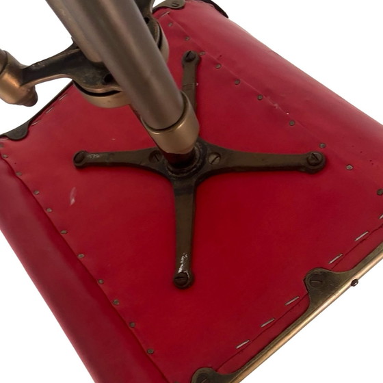 Image 1 of Antiek, inklapbaar, gietijzeren krukje met gecapitonneerde fluwelen bekleding. - Kappers Stoel