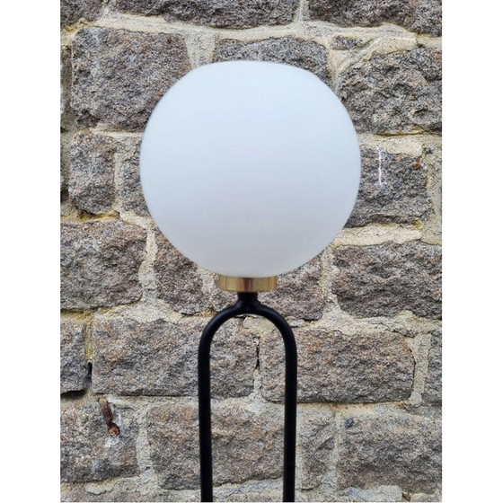 Image 1 of Vintage driepoot vloerlamp in staal, messing en opaline, 1950