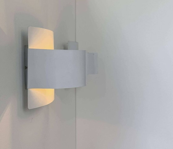 Image 1 of 2X wit gelakte metalen wandlampen van Peter Celsing - Zweden 1960