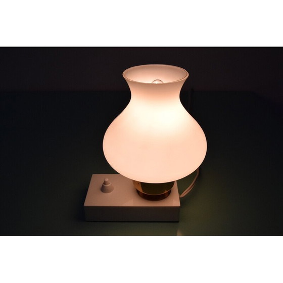 Image 1 of Vintage tafellamp van kunststof, glas en messing, Tsjecho-Slowakije 1960