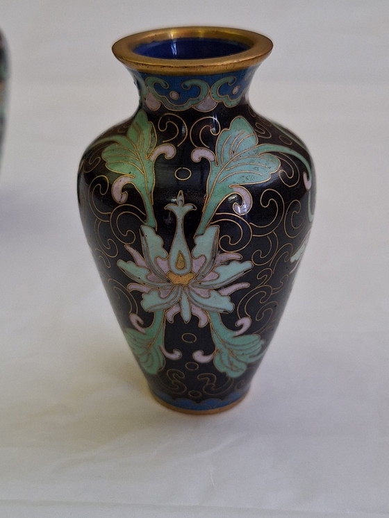 Image 1 of 2x Vintage Chinese Cloisonné vaasjes