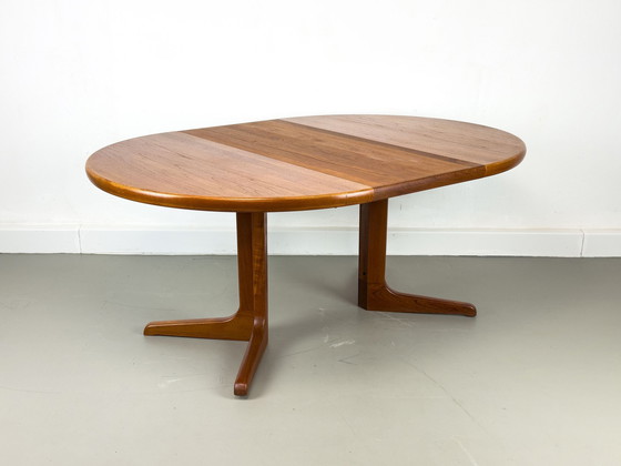 Image 1 of Deense ronde teakhouten eettafel met verlengstuk, 1970S