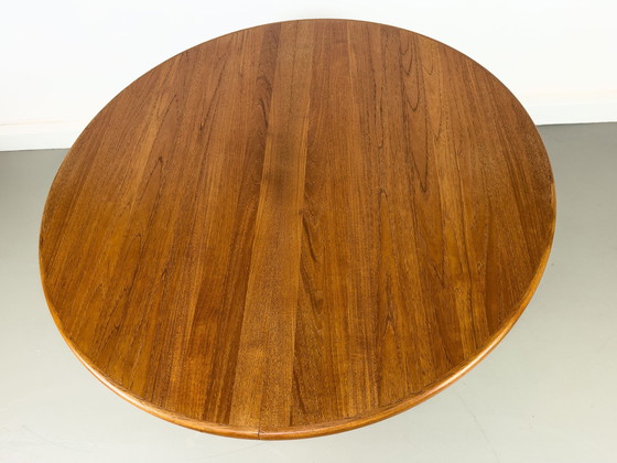 Image 1 of Deense ronde teakhouten eettafel met verlengstuk, 1970S