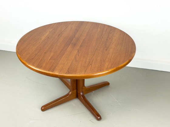 Image 1 of Deense ronde teakhouten eettafel met verlengstuk, 1970S