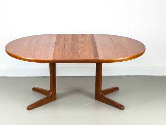 Image 1 of Deense ronde teakhouten eettafel met verlengstuk, 1970S