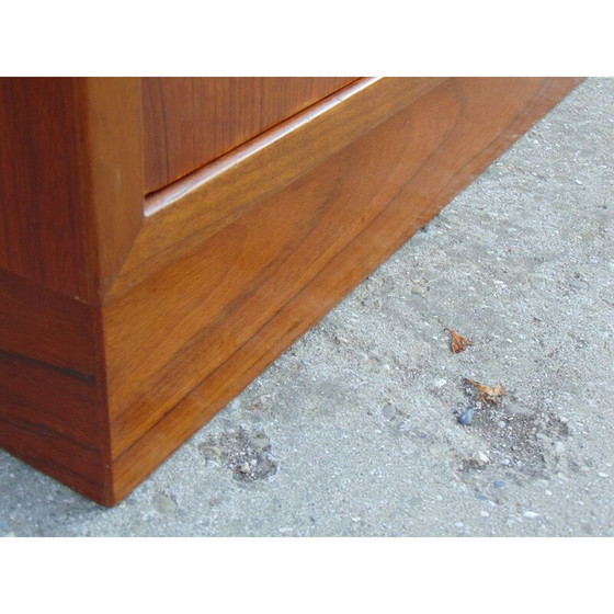 Image 1 of Mid century walnoten dressoir, jaren 1960