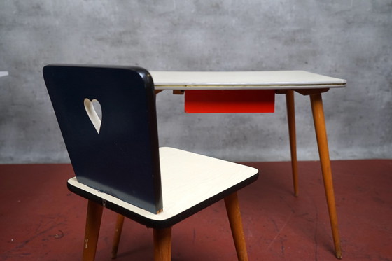 Image 1 of Vintage kinderstoelen en keukentafelset