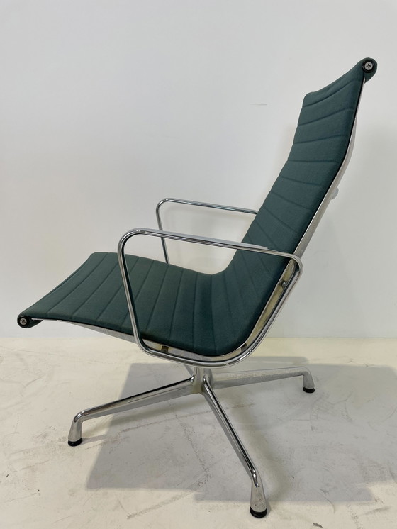 Image 1 of Vitra EA112 fauteuil