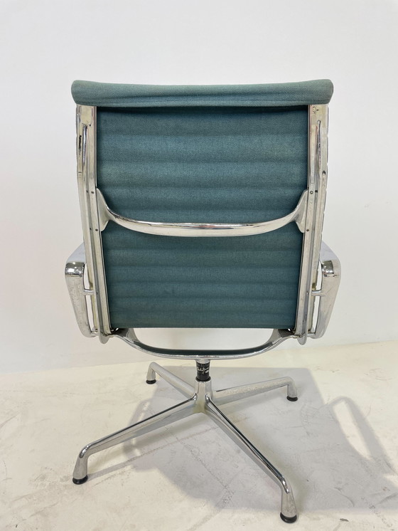 Image 1 of Vitra EA112 fauteuil