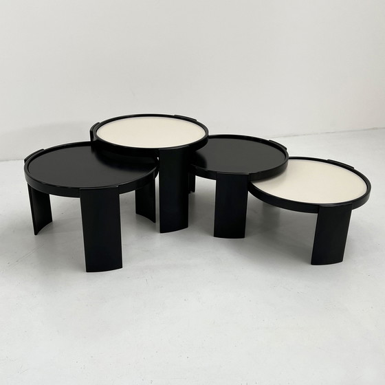 Image 1 of Set grote omkeerbare tafeltjes van Gianfranco Frattini voor Cassina, 1960S