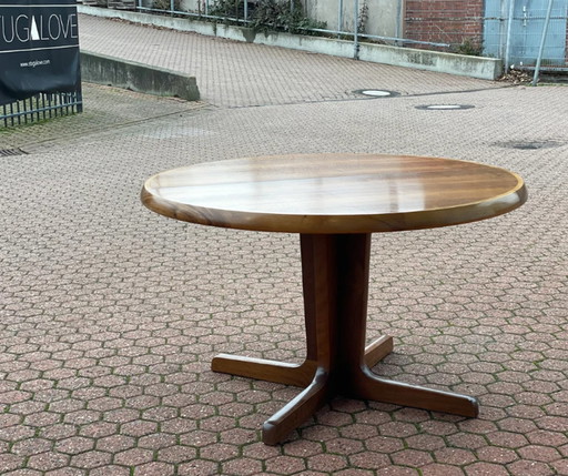 Deense walnoten eettafel uit de jaren 60