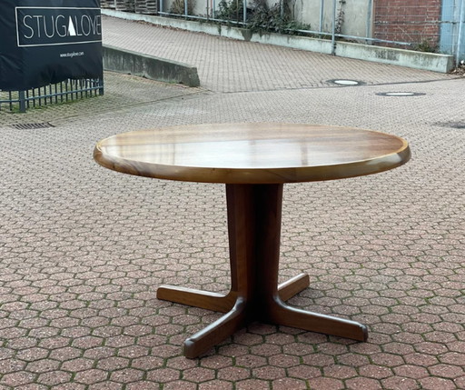 Deense walnoten eettafel uit de jaren 60