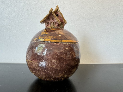 Keramiek pot met deksel en huis