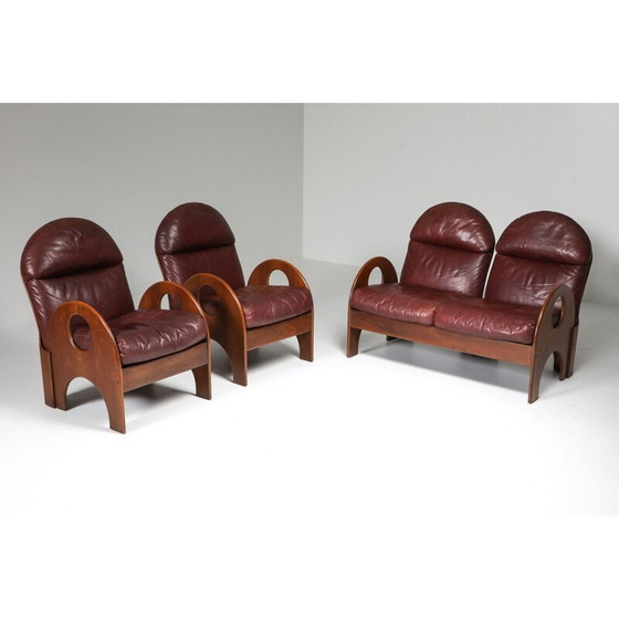 Image 1 of Paar vintage rood leer en walnoot fauteuils "Arcata" van Gae Aulenti, Italië 1968