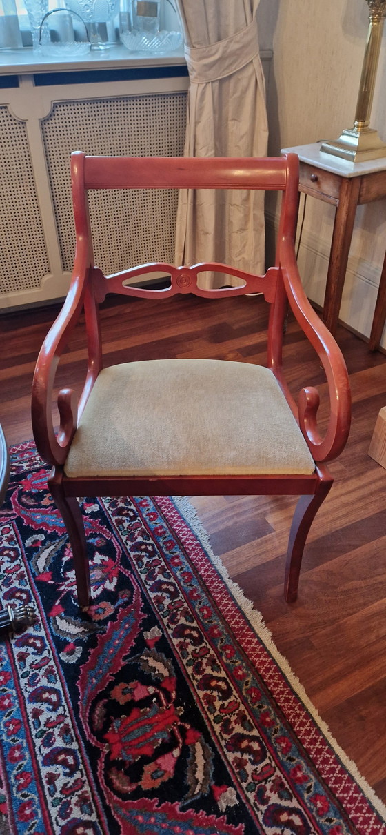 Image 1 of Vintage houten eettafel - uitschuifbaar, met 12 bijpassende stoelen.