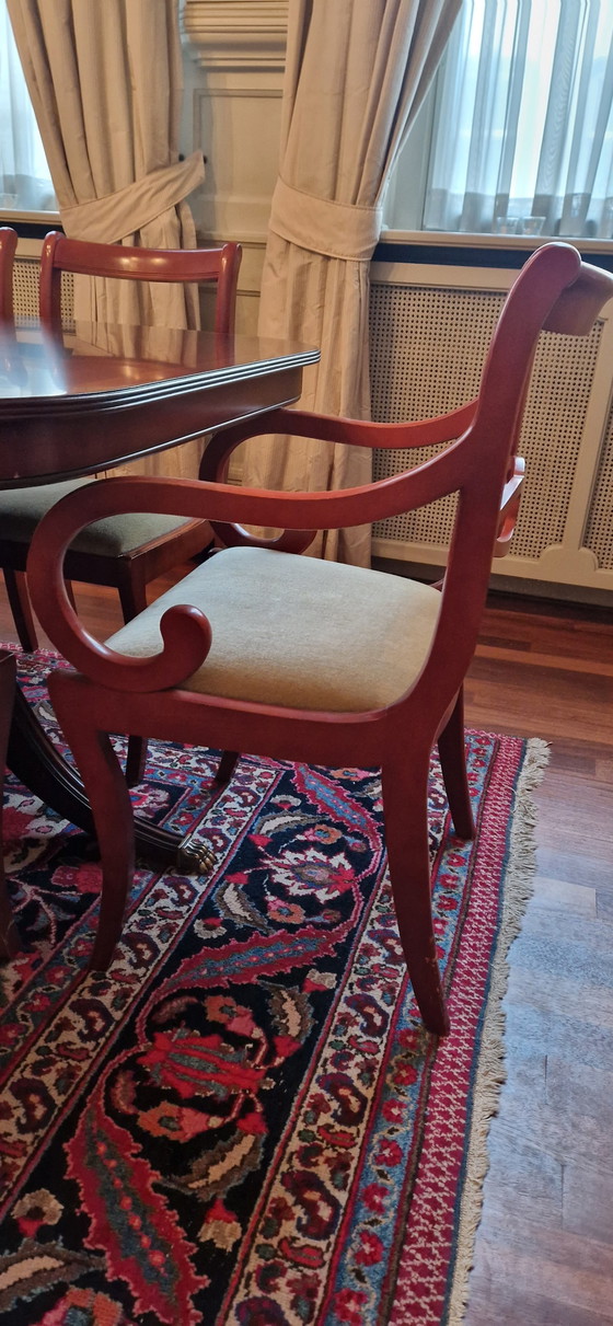 Image 1 of Vintage houten eettafel - uitschuifbaar, met 12 bijpassende stoelen.