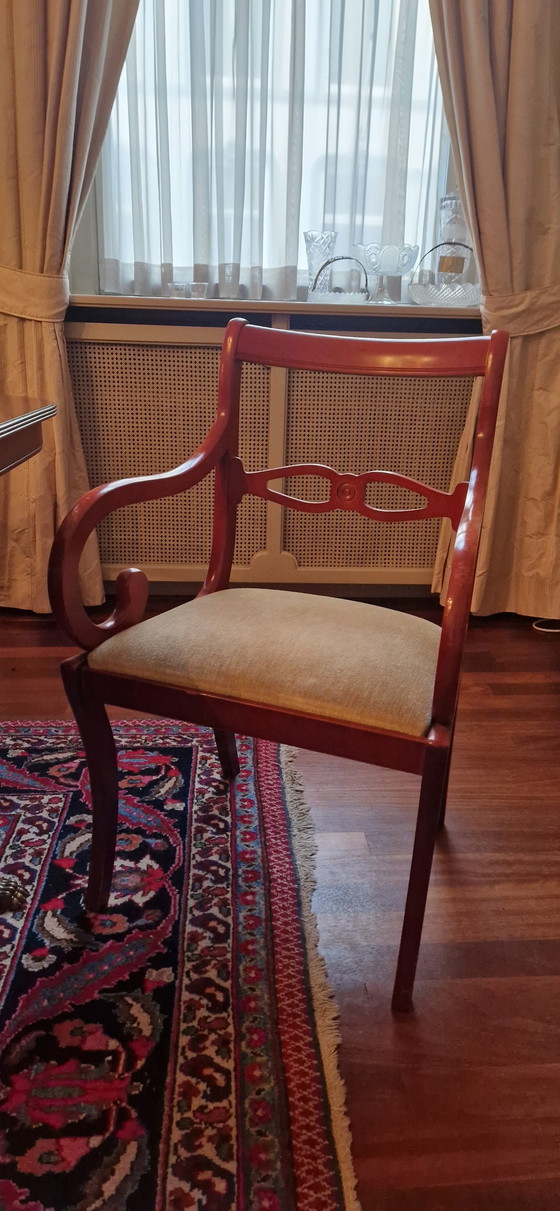 Image 1 of Vintage houten eettafel - uitschuifbaar, met 12 bijpassende stoelen.