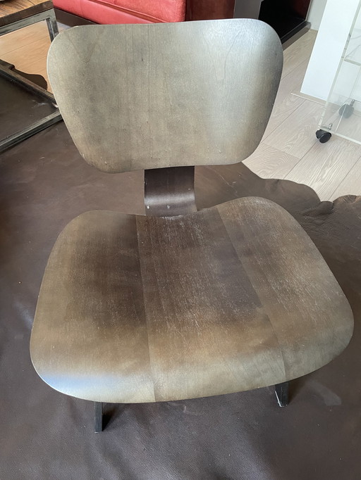 Vitra Eames LCW In Ash Geproduceerd