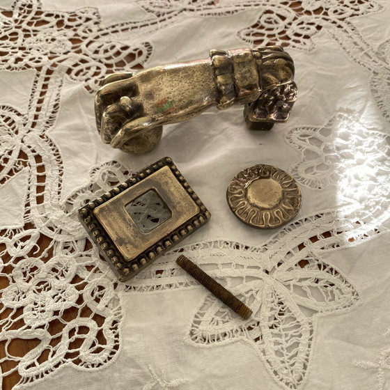 Image 1 of Antieke bronzen deurklopper handring hamer