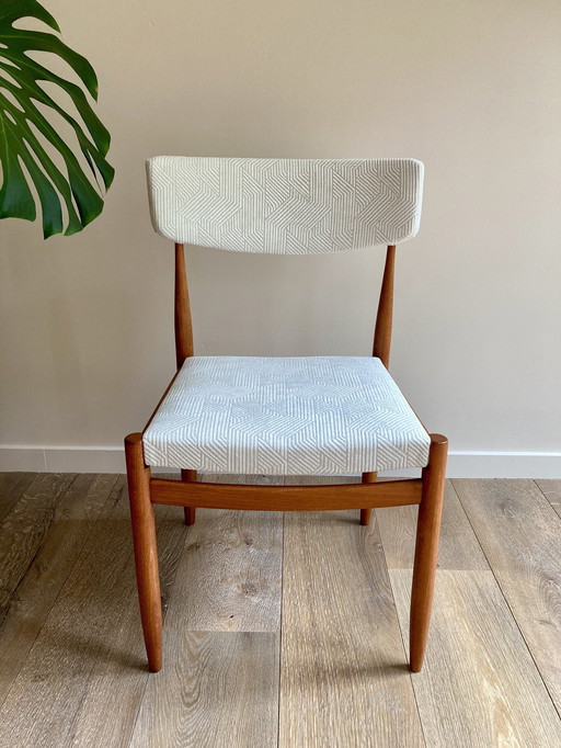 Set Van 4 Vintage Mid Century Stoelen
