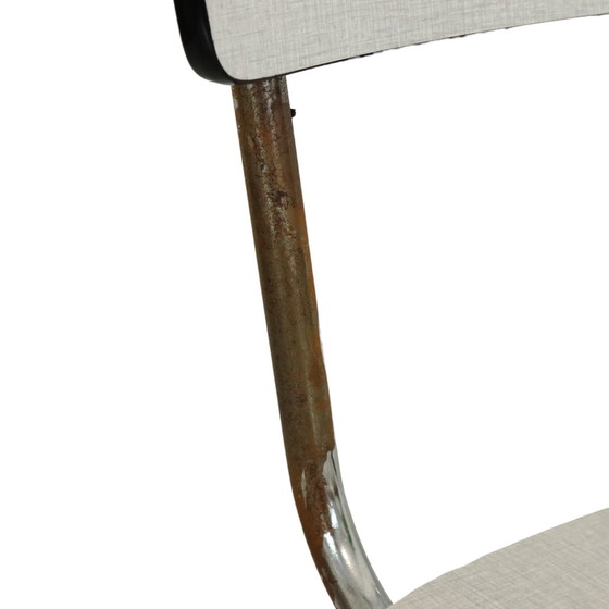 Image 1 of 4 Grijze Formica Stoelen