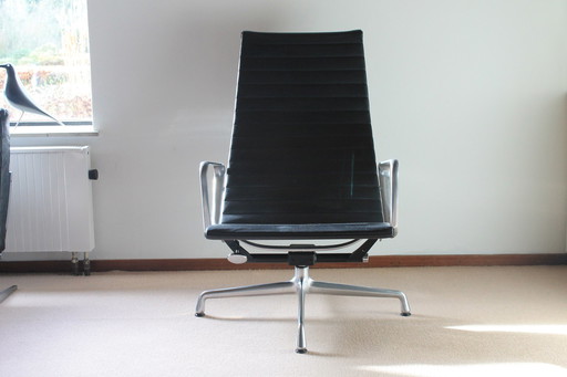 Eames Ea 124 Fauteuil