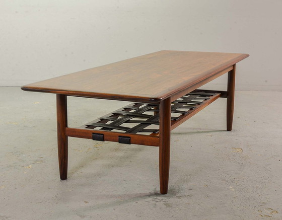 Image 1 of Dutch Design Rozenhouten Topform Salontafel met Leren Tijdschriftenhouder, jaren 1960