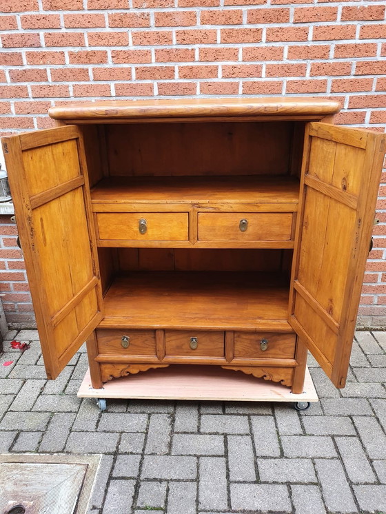 Image 1 of Antieke iepenhouten garderobekast in Ming-stijl eind 19e eeuw