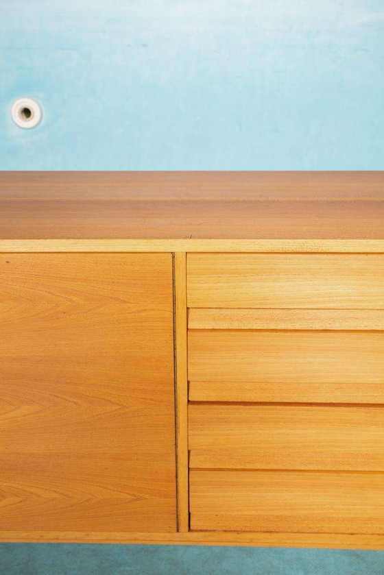 Image 1 of Vintage gerenoveerd blond dressoir, Midcentury sideboard