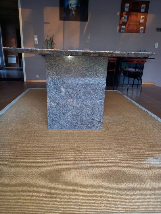 Image 1 of Granieten eettafel