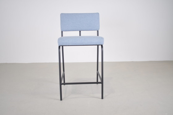 Image 1 of Monday counter stool cube ice