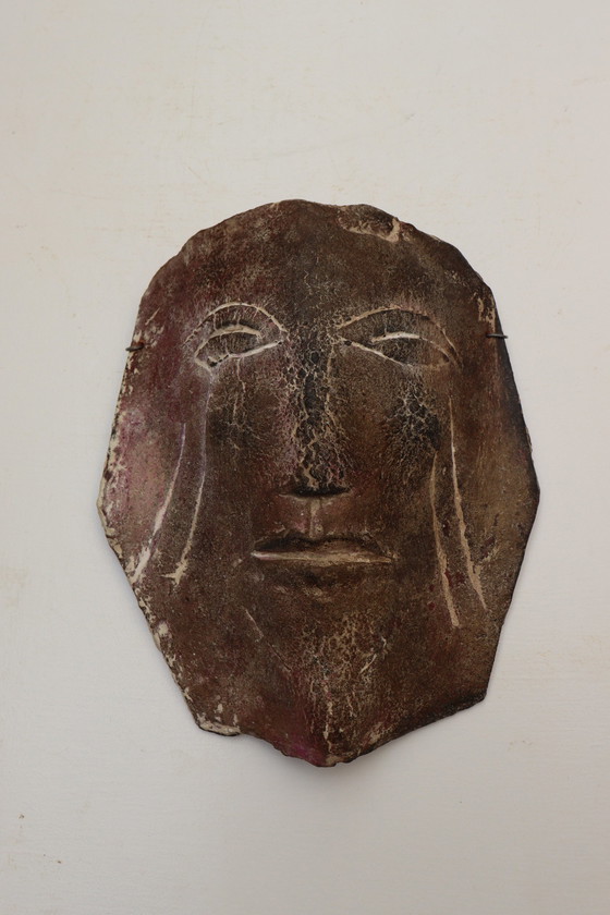 Image 1 of Masker