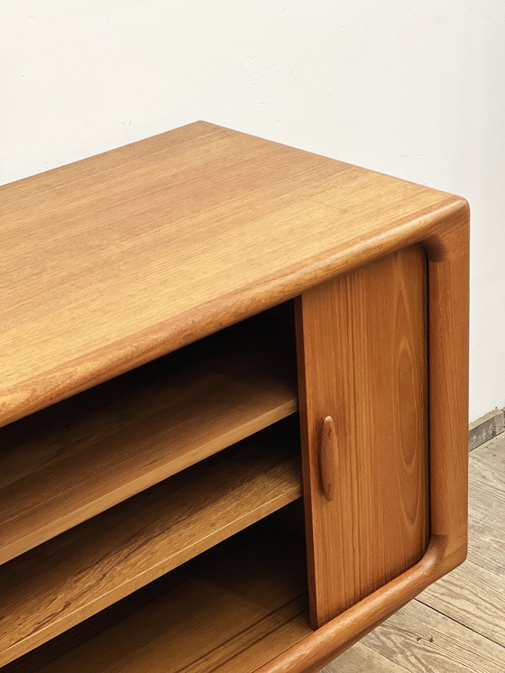 Image 1 of Mid Century Modern Deens dressoir in teak met jaloeziedeuren van Dyrlund, Denemarken