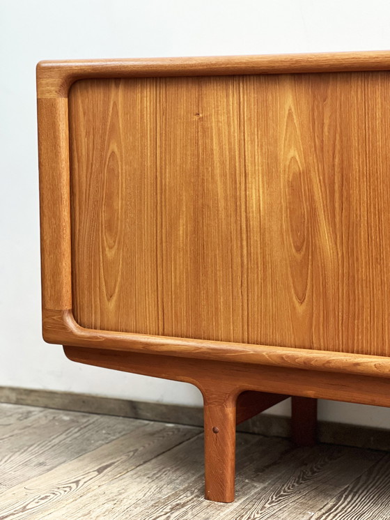 Image 1 of Mid Century Modern Deens dressoir in teak met jaloeziedeuren van Dyrlund, Denemarken