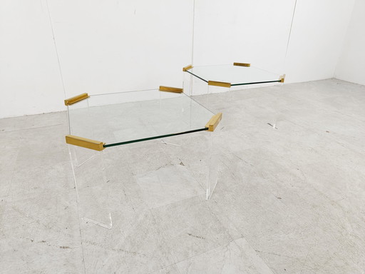 2x Lucite en messing salontafels