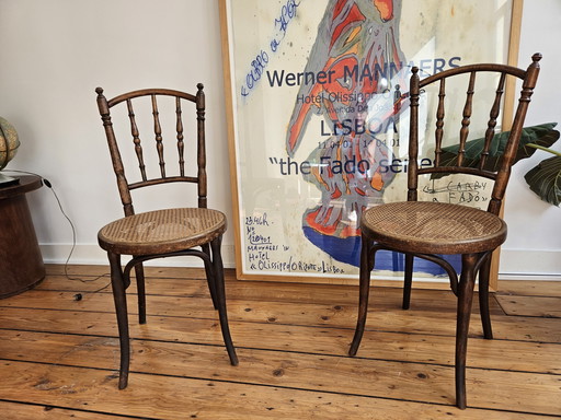 2x Bentwood van Jakob en Josef Kohn stoelen