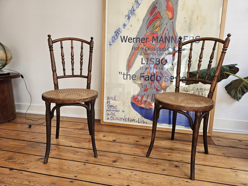 2x Bentwood van Jakob en Josef Kohn stoelen