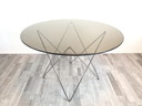 Vintage eettafel met steronderstel