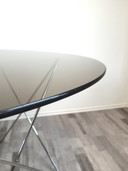 Vintage eettafel met steronderstel