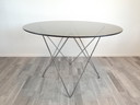 Vintage eettafel met steronderstel