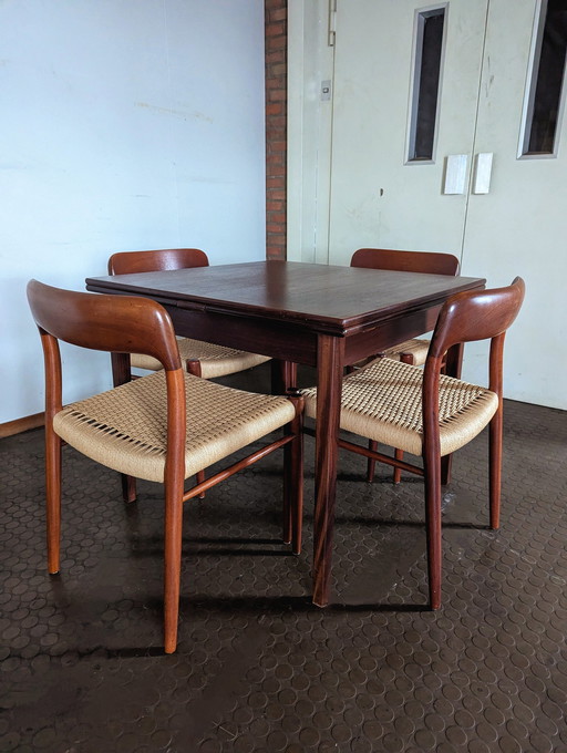 Vintage Deense Eettafel Met 4 N.O. Møller Stoelen Model 75