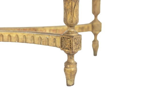 Image 1 of Een verguld houten en Breche D'Alep marmeren console tafel. Circa 1780.