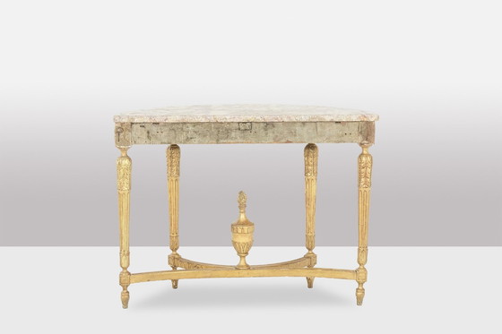 Image 1 of Een verguld houten en Breche D'Alep marmeren console tafel. Circa 1780.