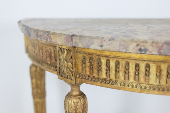 Image 1 of Een verguld houten en Breche D'Alep marmeren console tafel. Circa 1780.