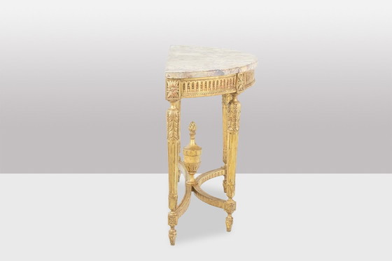 Image 1 of Een verguld houten en Breche D'Alep marmeren console tafel. Circa 1780.